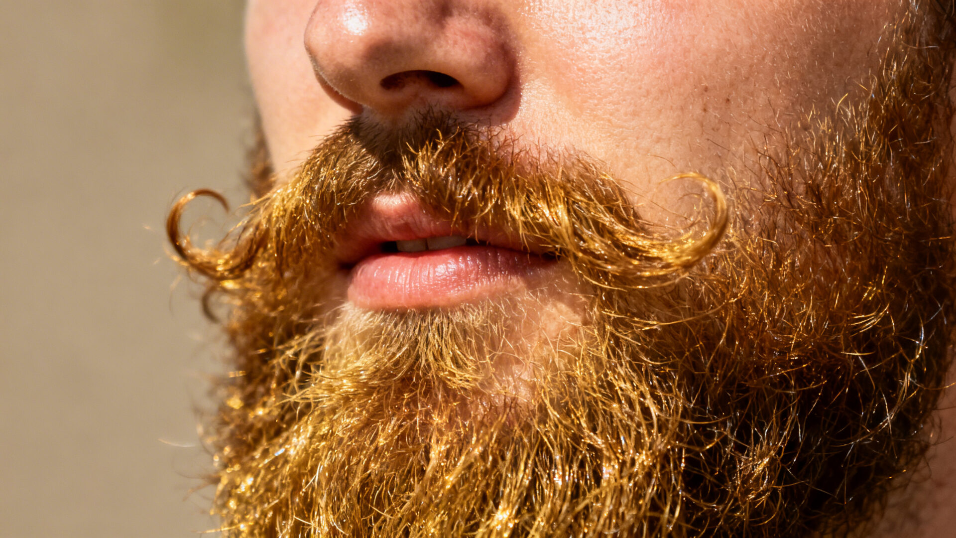 Guide complet pour avoir une belle barbe dense et soignée