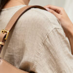 Sac bandoulière femme : le guide pour allier tendance et praticité sans aucun texte